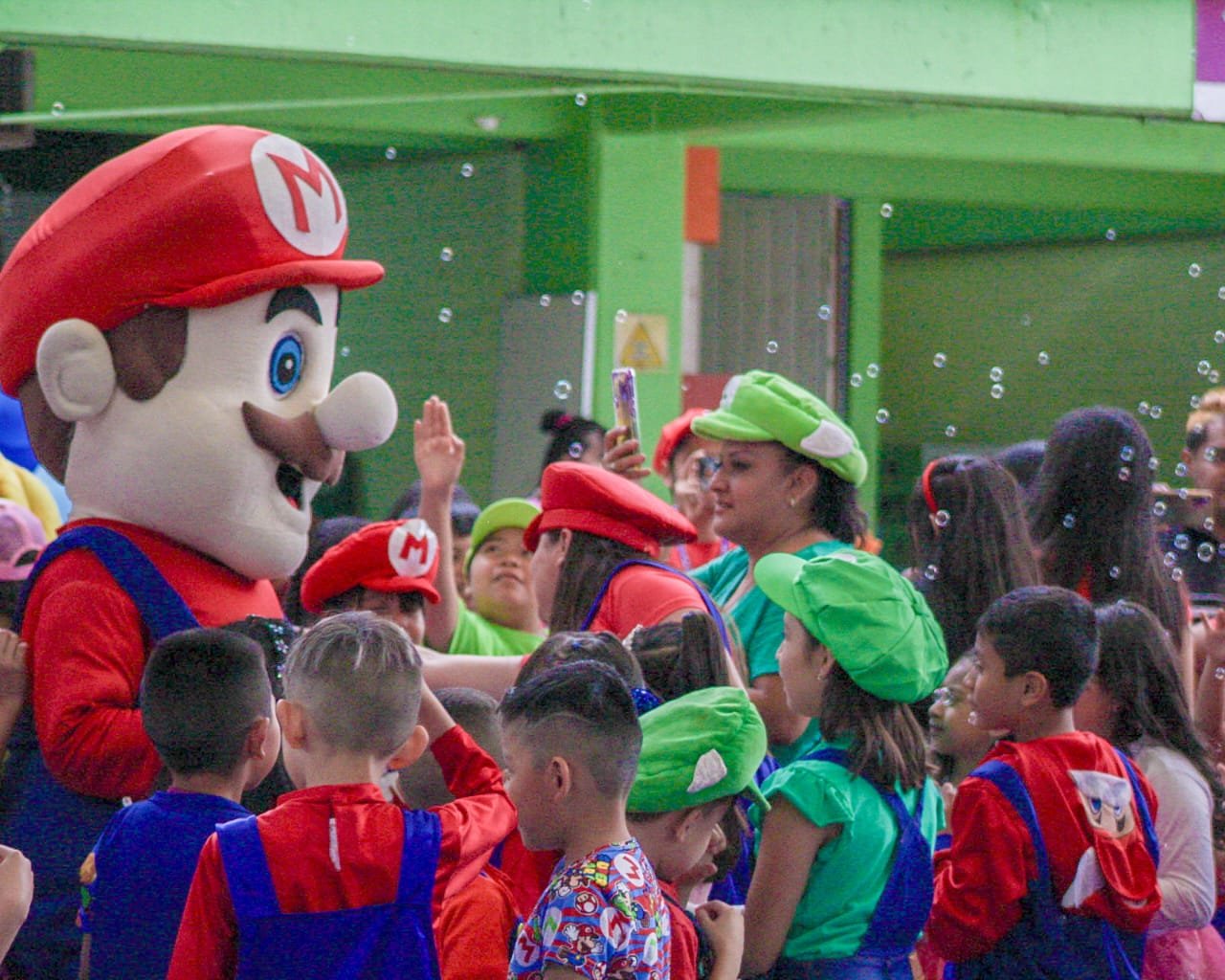 Personaje DiFive Kids en evento infantil